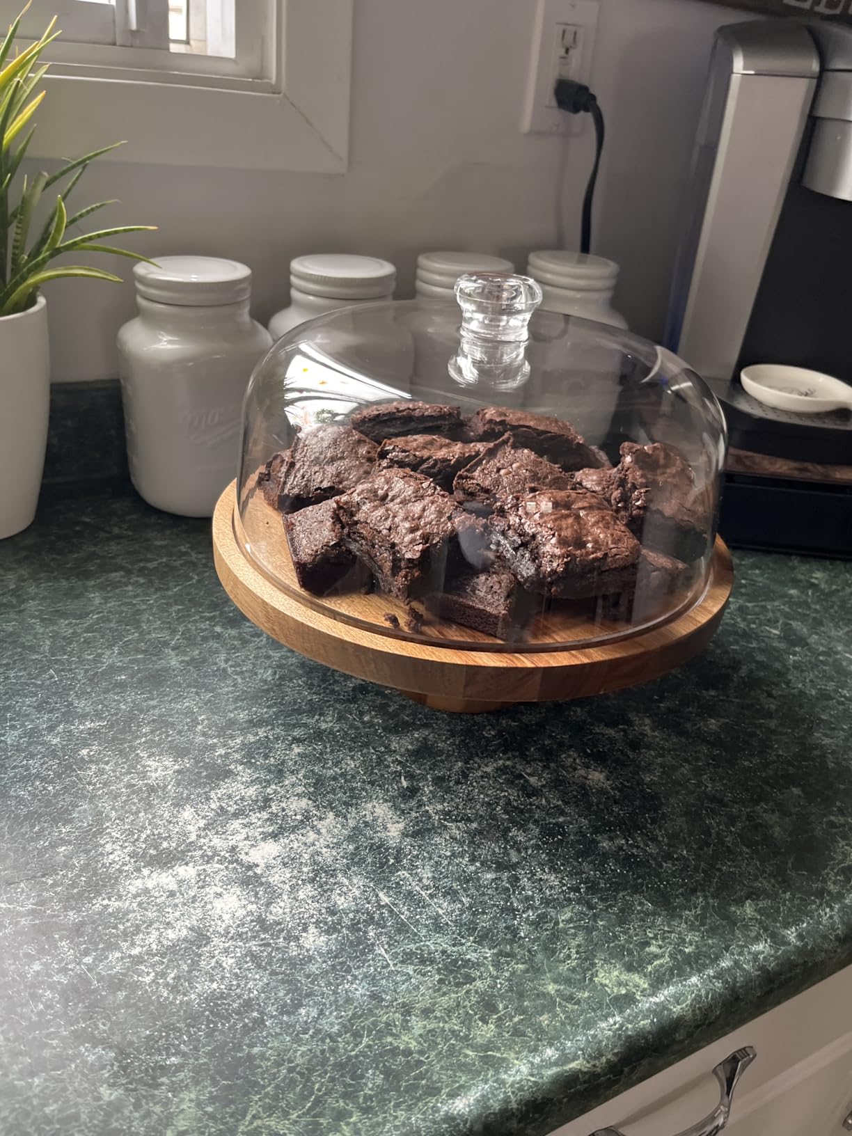 Cake stand
